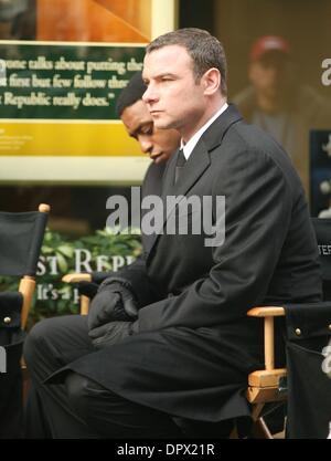 Mar 14, 2009 - New York, New York, USA - Acteurs Chiwetel Ejiofor et Liev Schreiber sur l'ensemble de leur nouveau spy thriller 'Sel' qui s'est tenue à Midtown. (Crédit Image : Â© Nancy/Kaszerman ZUMA Press) Banque D'Images