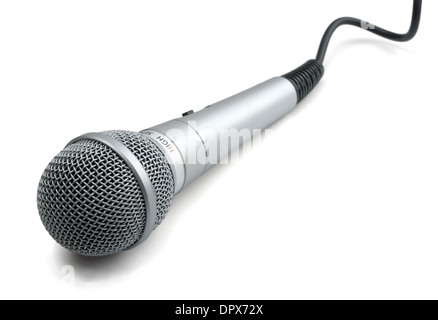 Microphone avec fil argenté noir isolé sur fond blanc Banque D'Images