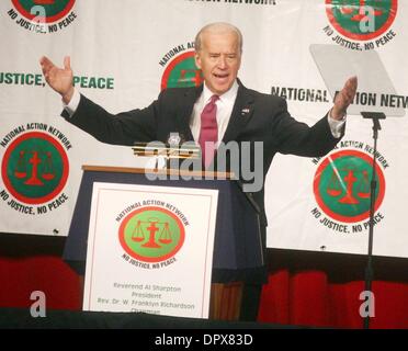 Apr 03, 2009 - New York, New York, USA - Le Vice-président Joe Biden aborde la 11e édition annuelle du Réseau national d'action s'est tenue à l'hôtel Sheraton New York Hotel. (Crédit Image : Â© Nancy/Kaszerman ZUMA Press) Banque D'Images