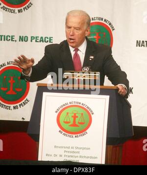 Apr 03, 2009 - New York, New York, USA - Le Vice-président Joe Biden aborde la 11e édition annuelle du Réseau national d'action s'est tenue à l'hôtel Sheraton New York Hotel. (Crédit Image : Â© Nancy/Kaszerman ZUMA Press) Banque D'Images