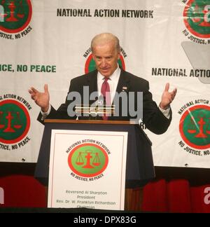 Apr 03, 2009 - New York, New York, USA - Le Vice-président Joe Biden aborde la 11e édition annuelle du Réseau national d'action s'est tenue à l'hôtel Sheraton New York Hotel. (Crédit Image : Â© Nancy/Kaszerman ZUMA Press) Banque D'Images