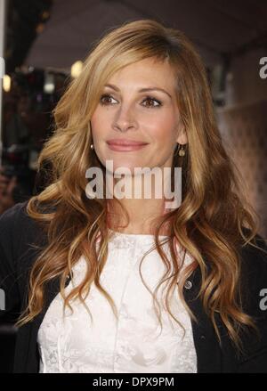 Apr 27, 2009 - New York, New York, USA - Actrice Julia Roberts participe à la 36e annual Film Society of Lincoln Center Hommage Gala hommage à Tom Hanks a tenu à l'Alice Tully Hall. (Crédit Image : Â© Nancy/Kaszerman ZUMA Press) Banque D'Images