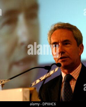 28 avril 2009 - New Delhi, Inde - Le haut-commissaire britannique en Inde, SIR RICHARD STAGG répond à une conférence sur "l'esprit d'entreprise - une solution au chômage des jeunes", organisée par la Confédération des industries indiennes (CII) et Bharatiya Yuva Shakti Trust (BYST). Banque D'Images