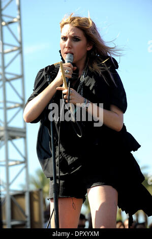 Apr 19, 2009 - Indio, California, USA - Chanteur Lykke Li effectue vivent à l'Empire Polo Field dans le cadre de la Coachella 2009 Music & Arts Festival. (Crédit Image : © Jason Moore/ZUMA Press) Banque D'Images