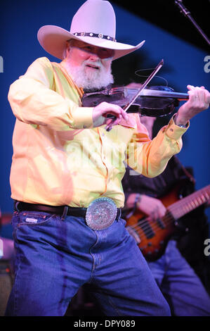 25 avr 2009 - Indio, California, USA - Musicien Charlie Daniels du Charlie Daniels Band effectue vivent à l'Empire Polo Field dans le cadre de la diligence 2009 Festival de musique country. (Crédit Image : © Jason Moore/ZUMA Press) Banque D'Images