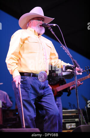 25 avr 2009 - Indio, California, USA - Musicien Charlie Daniels du Charlie Daniels Band effectue vivent à l'Empire Polo Field dans le cadre de la diligence 2009 Festival de musique country. (Crédit Image : © Jason Moore/ZUMA Press) Banque D'Images