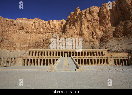 Le temple d'Hatshepsout dans la Vallée des Rois près de Louxor en Égypte Banque D'Images