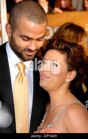 Tony Parker et Eva Longoria Parker au cours de la 15e édition annuelle des Screen Actors Guild Awards, qui a eu lieu au Shrine Auditorium, le 25 janvier 2009, à Los Angeles..Photo : Michael Germana-Globe Inc., Photos Â© 2009.K60942MGE (Image Crédit : © Michael Germana/Globe Photos/ZUMAPRESS.com) Banque D'Images