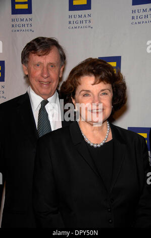 RICHARD BLUM et Dianne Feinstein durant la campagne des droits de l'homme et de héros de la Gala, tenue à l'hôtel Hyatt Century Plaza Hotel, le 14 mars 2009, à Los Angeles..Photo de Michael Germana-Globe inc., Photos.K61609MGE.(Image Crédit : © Michael Germana/Globe Photos/ZUMAPRESS.com) Banque D'Images