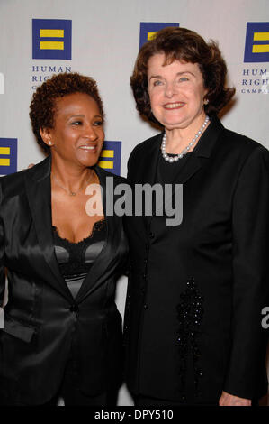 WANDA SYKES et Dianne Feinstein durant la campagne des droits de l'homme et de héros de la Gala, tenue à l'hôtel Hyatt Century Plaza Hotel, le 14 mars 2009, à Los Angeles..Photo de Michael Germana-Globe inc., Photos.K61609MGE.(Image Crédit : © Michael Germana/Globe Photos/ZUMAPRESS.com) Banque D'Images