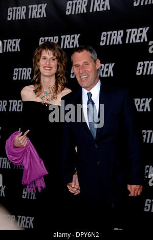 LAUREN CROIX ET BEN CROSS lors de la première du nouveau film de Star Trek, Paramount Pictures a tenu à Grauman's Chinese Theatre, le 30 avril 2009, à Los Angeles..Photo : Michael Germana - Globe Photos, Inc. Â© 2009.K61771MGE (Image Crédit : © Michael Germana/Globe Photos/ZUMAPRESS.com) Banque D'Images