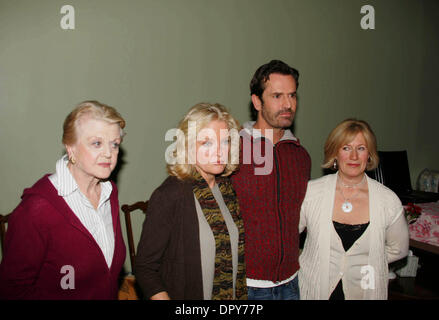 K60962RM.Noel Coward Blithe Spirit de ''la répétition'' CONFÉRENCE DE PRESSE DEUXIÈME ÉTAPE THEATRE, NEW YORK 01-30-2009.PHOTOS PAR RICK MACKLER TÉLÉMÉTRIQUES-GLOBE PHOTOS INC.Â©2009.Angela Lansbury, Christine Ebersole, RUPERT EVERETT ET JAYNE ATKINSON (crédit Image : © Rick Mackler/Photos/ZUMAPRESS.com) Globe Banque D'Images