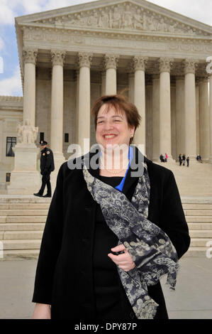 20 mars 2009 - Washington, DC, USA - ELENA KAGAN, ancien doyen de la Harvard Law School, arrive à la Cour suprême d'être assermenté à titre de 45e U.S. Solliciteur général, la première femme à occuper ce poste. Kagan a été assermenté par le juge en chef John Roberts Jr. dans son cabinet. (Crédit Image : © Jay Egelsbach/ZUMA Press) Banque D'Images