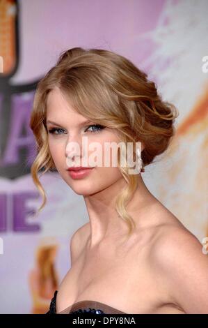 TAYLOR SWIFT lors de la première du nouveau film de Walt Disney Pictures HANNAH MONTANA LE FILM, qui a eu lieu au El Capitan Theatre, le 4 avril 2009, à Los Angeles..Photo : Michael Germana - Globe Photos.K61489MGE (Image Crédit : © Michael Germana/Globe Photos/ZUMAPRESS.com) Banque D'Images