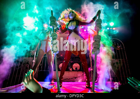 Royal Oak, Michigan, USA. 16 janvier, 2014. Heavy Metal Chanteur MARIA BRINK, en ce moment l'exécution de leur HellPop II Tour à la Royal Oak Music Theatre à Royal Oak, MI le 14 janvier 2014 Credit : Marc Nader/ZUMA/ZUMAPRESS.com/Alamy fil Live News Banque D'Images