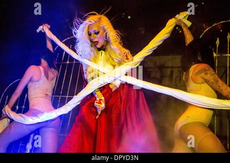 Royal Oak, Michigan, USA. 16 janvier, 2014. Heavy Metal Chanteur MARIA BRINK, en ce moment l'exécution de leur HellPop II Tour à la Royal Oak Music Theatre à Royal Oak, MI le 14 janvier 2014 Credit : Marc Nader/ZUMA/ZUMAPRESS.com/Alamy fil Live News Banque D'Images