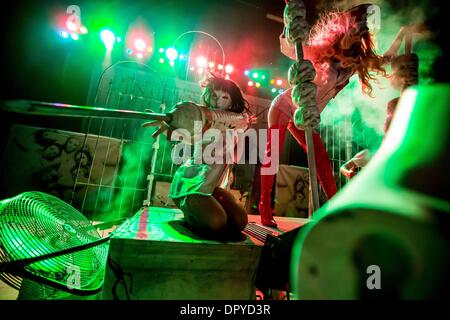 Royal Oak, Michigan, USA. 16 janvier, 2014. Heavy Metal Chanteur MARIA BRINK, en ce moment l'exécution de leur HellPop II Tour à la Royal Oak Music Theatre à Royal Oak, MI le 14 janvier 2014 Credit : Marc Nader/ZUMA/ZUMAPRESS.com/Alamy fil Live News Banque D'Images