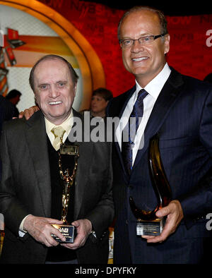 Apr 20, 2009 - Las Vegas, Nevada, USA - Célébrant son 50e année de radiodiffusion et de télévision Bob Newhart a été intronisé au NAB 2009 broadcasting hall of fame et l'acteur Kelsey Grammer avec le Prix du président de la télévision au cours de la première journée du salon NAB 2009 à Las Vegas, NV. NAB est produit par l'Association nationale des radiodiffuseurs. (Crédit Image : © Gene Blevins/Los Angeles Banque D'Images