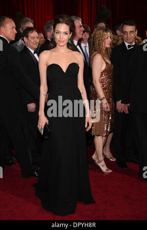 Feb 22, 2009 - Hollywood, Californie, USA - ANGELINA JOLIE en arrivant à la 81e annuelle des Academy Awards au Kodak Theatre. (Crédit Image : © Lisa O'Connor/ZUMA Press) Banque D'Images