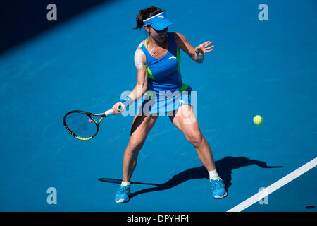 Melbourne, Victoria, Australie. 17 Jan, 2014. 17 janvier 2014 : Jie Zheng (CHN) en action dans un 3ème match contre Casey Dellacqua (AUS) au jour 5 de l'Australian Open 2014 Tournoi de tennis du grand chelem à Melbourne Park, Melbourne, Australie. Bas Sydney/Cal Sport Media/Alamy Live News Banque D'Images