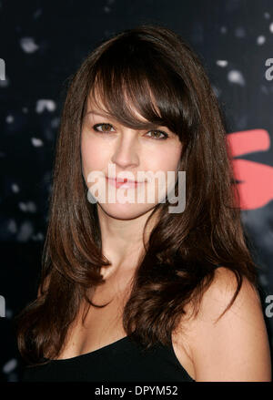 17 décembre 2008 - Hollywood, Californie, USA - Actrice SARAH CALLOW arrivant dans 'l'esprit' Los Angeles Premiere tenue au Théâtre Chinois de Mann. (Crédit Image : © Lisa O'Connor/ZUMA Press) Banque D'Images