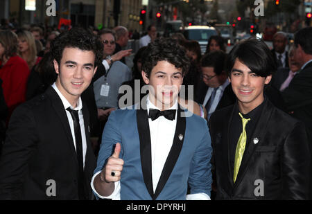 Feb 2009 - Hollywood, Californie, USA - Les JONAS BROTHERS arrivant à l 'Jonas Brothers : The 3D Concert Experience' tenue à l'El Capitan Theatre. (Crédit Image : Â© Lisa O'Connor/ZUMA Press) Banque D'Images