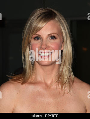 10 mars 2009 - Hollywood, Californie, USA - Actrice MONICA POTTER arrivant à 'La dernière maison sur la gauche' Première mondiale tenue à l'Arclight Cinema. (Crédit Image : © Lisa O'Connor/ZUMA Press) Banque D'Images