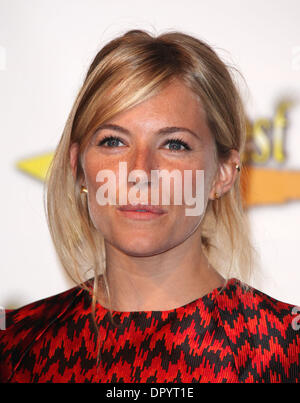 Apr 2, 2009 - Las Vegas, Nevada, USA - Actrice Sienna Miller dans la salle de presse au Showest 2009 Dernière soirée Talent Awards tenue à l'Hôtel de Paris. (Crédit Image : © Lisa O'Connor/ZUMA Press) Banque D'Images