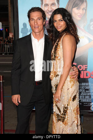 Apr 27, 2009 - Hollywood, Californie, USA - l'acteur Matthew MCCONAUGHEY ET CAMILLA ALVES arrivant à designer les fantômes d'Amies passé' Première mondiale tenue au Grauman's Chinese Theatre. (Crédit Image : © Lisa O'Connor/ZUMA Press) Banque D'Images
