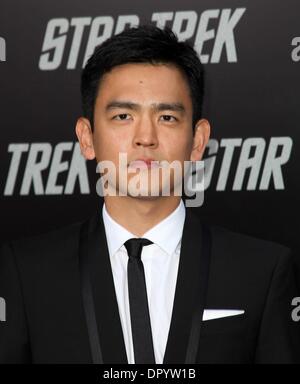 Apr 30, 2009 - Hollywood, Californie, USA - l'acteur John Cho arrivant à la 'Star Trek' Los Angeles Premiere tenue au Grauman's Chinese Theatre. (Crédit Image : Â© Lisa O'Connor/ZUMA Press) Banque D'Images