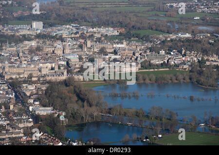 Oxford, UK. 14 janvier 2014. Oxford, dans le déluge . Vue vers Christchurch meadow montrant de la Thames Flood Crédit : Adrian arbib/Alamy Live News Banque D'Images