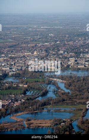 Oxford, UK. 14 janvier 2014. Oxford, dans le déluge . Vue vers Christchurch meadow montrant de la Thames Flood Crédit : Adrian arbib/Alamy Live News Banque D'Images