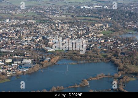 Oxford, UK. 14 janvier 2014. Oxford, dans le déluge . Voir d'Osney Mead Hinksey hill vers Industrial Estate LHS vers Oxford et Oxpens montrant de la Thames Flood Crédit : Adrian arbib/Alamy Live News Banque D'Images