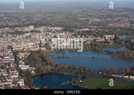 Oxford, UK. 14 janvier 2014. Oxford, dans le déluge . Vue vers Christchurch pré en plein centre d'Oxford et d'inondation . Dans Thames Flood Crédit : Adrian arbib/Alamy Live News Banque D'Images