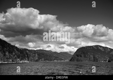 Paysages d'été vue sur Osterfjord, près de Bergen City, Hordaland, Norvège, Scandinavie Europe Banque D'Images