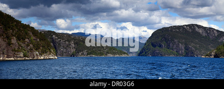 Paysages d'été vue sur Osterfjord, près de Bergen City, Hordaland, Norvège, Scandinavie Europe Banque D'Images