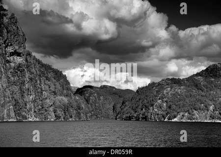 Paysages d'été vue sur Osterfjord, près de Bergen City, Hordaland, Norvège, Scandinavie Europe Banque D'Images