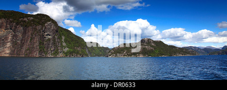 Paysages d'été vue sur Osterfjord, près de Bergen City, Hordaland, Norvège, Scandinavie Europe Banque D'Images