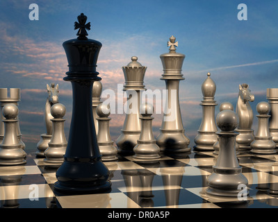 Conseil d'échecs : avant la bataille. Rangée de chiffres blancs vu derrière roi noir. Banque D'Images