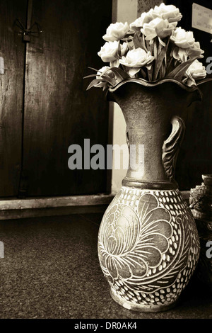 Beaucoup de fleur de lotus dans Vase en céramique à temple Banque D'Images