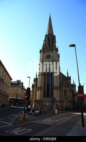 Façade de l'église St Michael's sans à Bath, Somerset, Royaume-Uni. Banque D'Images