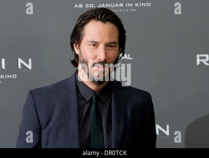 Munich, Allemagne. 17 Jan, 2014. L'acteur canadien Keanu Reeves se distingue lors d'une séance de photos pour le nouveau film "47 Ronin" à Munich, Allemagne, 17 janvier 2014. La fantasy adventure création le 30 janvier 2014 en Allemagne. Photo : Tobias HASE/dpa/Alamy Live News Banque D'Images