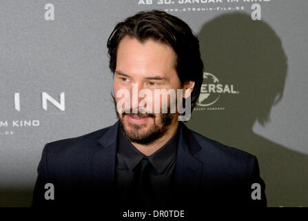 Munich, Allemagne. 17 Jan, 2014. L'acteur canadien Keanu Reeves se distingue lors d'une séance de photos pour le nouveau film "47 Ronin" à Munich, Allemagne, 17 janvier 2014. La fantasy adventure création le 30 janvier 2014 en Allemagne. Photo : Tobias HASE/dpa/Alamy Live News Banque D'Images