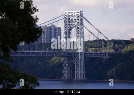 Fort Lee dans le New Jersey du George Washington Bridge qui enjambe la rivière Hudson à Manhattan à New York City Banque D'Images