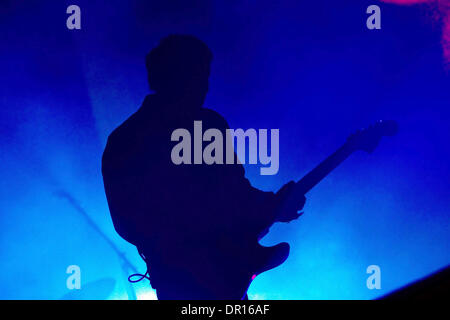 29 Nov 2008 - Lisbonne, Lisbonne, Portugal - JONATHAN DONAHUE, chant principal et le guitariste du groupe de rock américain Mercury Rev, de NY, il se produit à l'Aula Magna à Lisbonne, où le groupe a présenté son nouvel album Snowflake minuit. (Crédit Image : © Mario Proenca/ZUMA Press) Banque D'Images