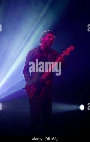 29 Nov 2008 - Lisbonne, Lisbonne, Portugal - JONATHAN DONAHUE, chant principal et le guitariste du groupe de rock américain Mercury Rev, de NY, il se produit à l'Aula Magna à Lisbonne, où le groupe a présenté son nouvel album Snowflake minuit. (Crédit Image : © Mario Proenca/ZUMA Press) Banque D'Images