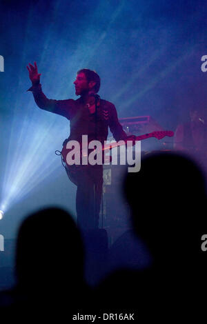 29 Nov 2008 - Lisbonne, Lisbonne, Portugal - JONATHAN DONAHUE, chant principal et le guitariste du groupe de rock américain Mercury Rev, de NY, il se produit à l'Aula Magna à Lisbonne, où le groupe a présenté son nouvel album Snowflake minuit. (Crédit Image : © Mario Proenca/ZUMA Press) Banque D'Images