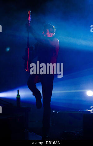 29 Nov 2008 - Lisbonne, Lisbonne, Portugal - JONATHAN DONAHUE, chant principal et le guitariste du groupe de rock américain Mercury Rev, de NY, il se produit à l'Aula Magna à Lisbonne, où le groupe a présenté son nouvel album Snowflake minuit. (Crédit Image : © Mario Proenca/ZUMA Press) Banque D'Images