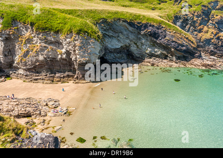 Vue sur Bossiney Haven sur la côte nord des Cornouailles, Angleterre, Royaume-Uni, Europe. Banque D'Images