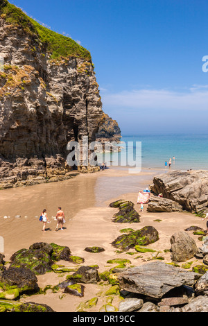 Vue sur Bossiney Haven sur la côte nord des Cornouailles, Angleterre, Royaume-Uni, Europe. Banque D'Images